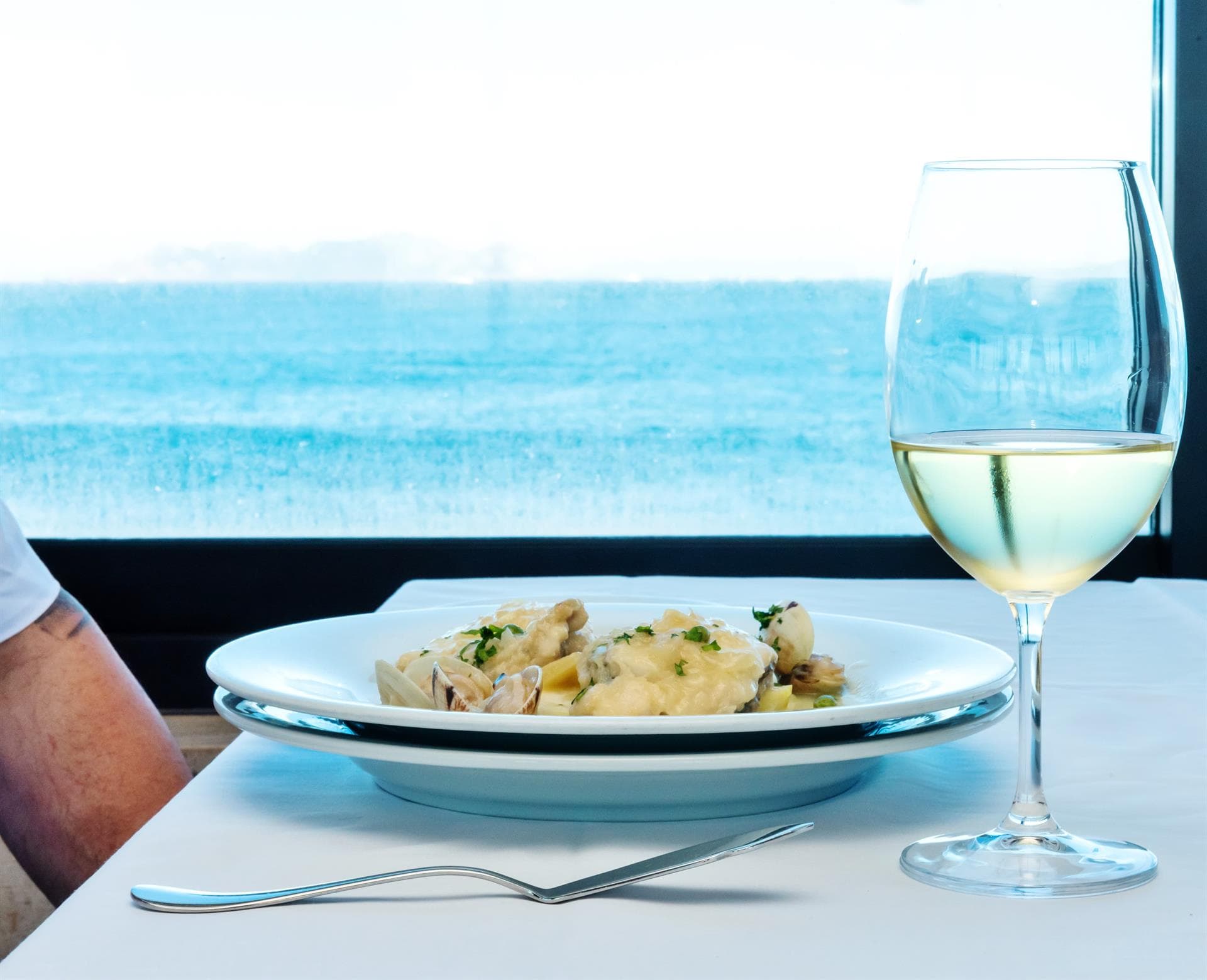 ¿Quieres disfrutar de una fabulosa comida en compañía del sonido del mar?